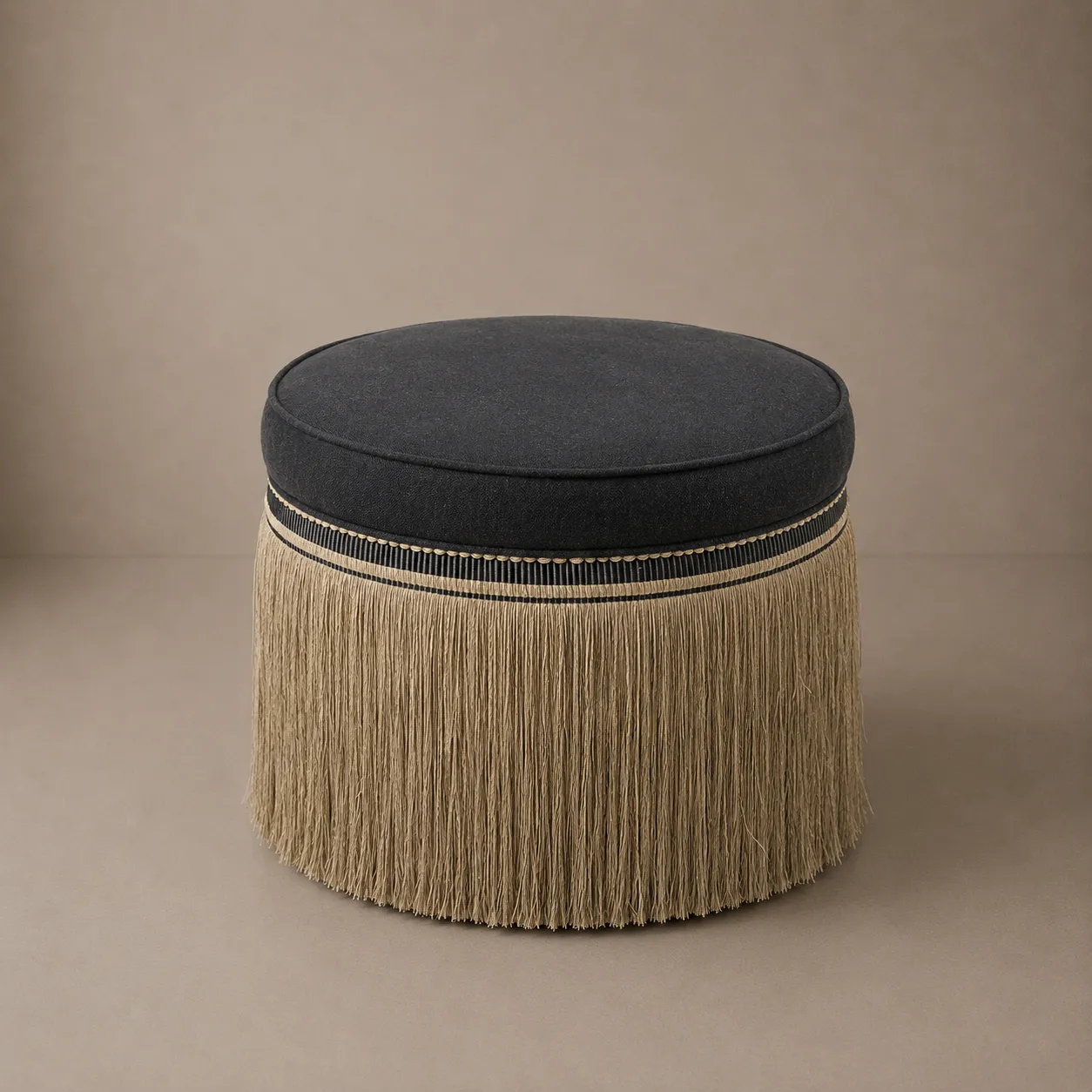 laurent pouf kanvas ebony background result