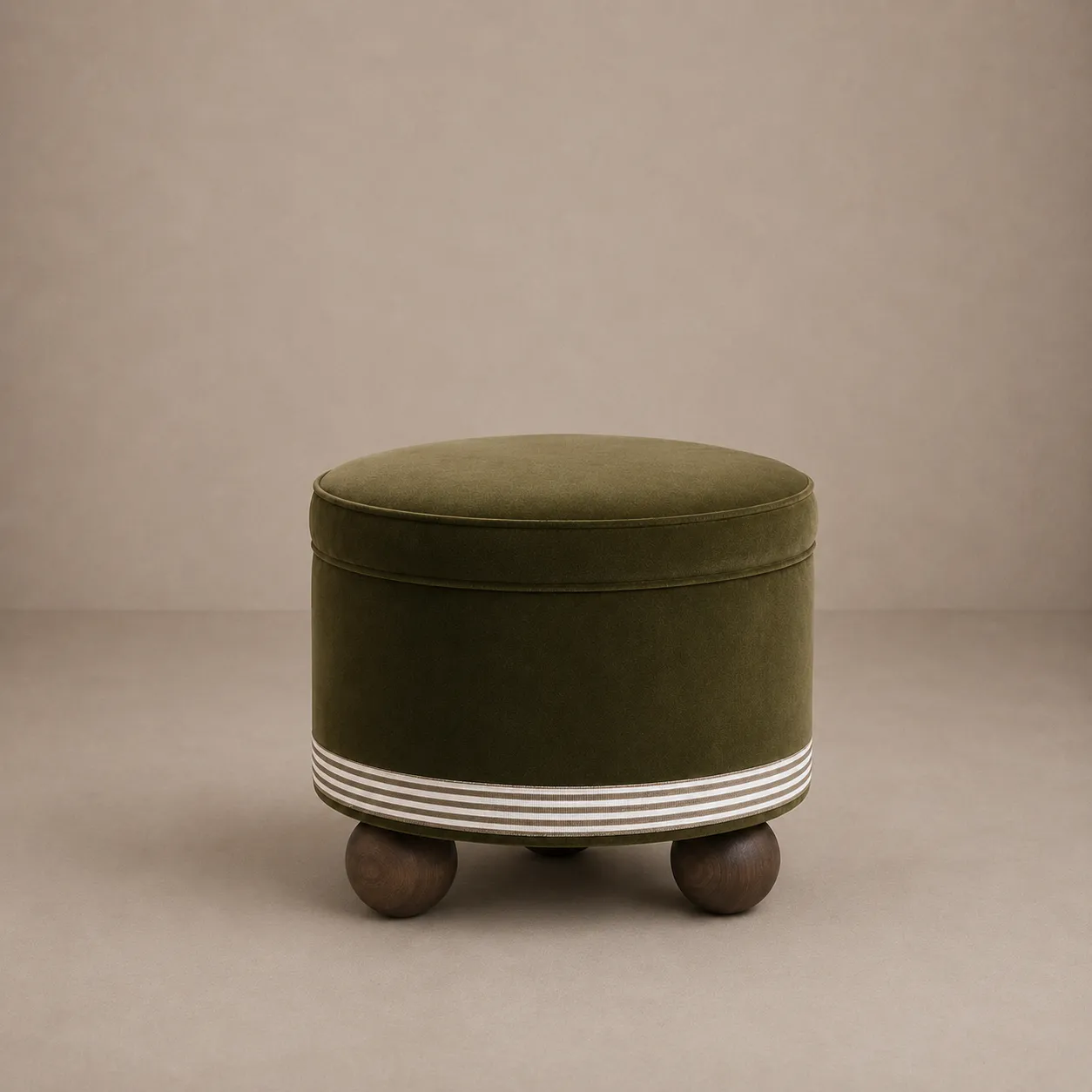 laurent pouf safarigreen background result